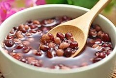 红豆汤的功效与作用，清热解暑/调节血糖/预防贫血